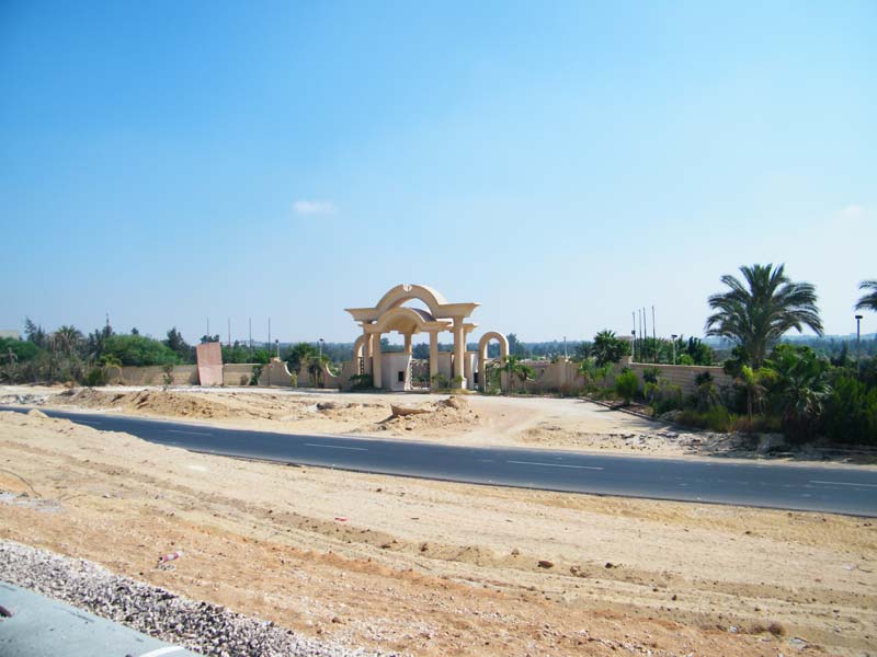 بوابة كومباوند بالكيلو 62 طريق مصر الاسكندريه الصحراوي